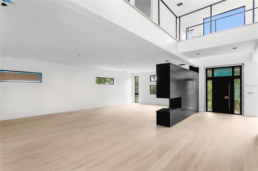 Spacious, unfurnished interior of a new home in , Tampa (Image 11).