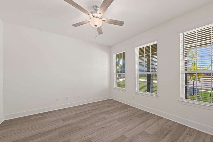 Spacious, unfurnished interior of a new home in Liberty Oaks, Waco (Image 8).