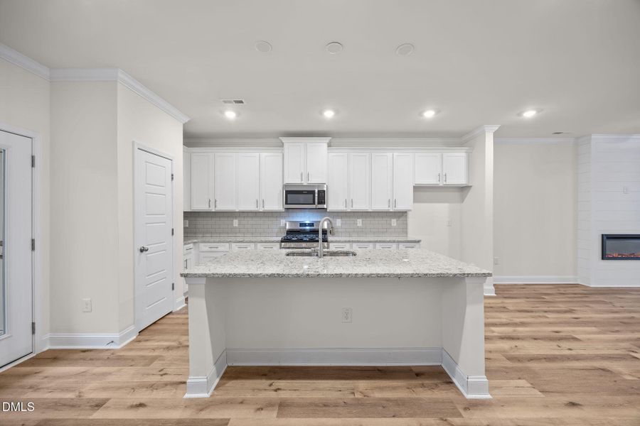 35-web-or-mls-IMG_0042 35-web-or-mls-IMG_0042