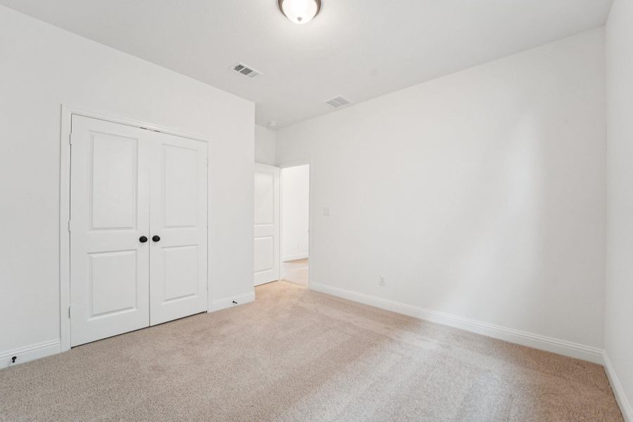 Spacious, unfurnished interior of a new home in Evergreen 40', Conroe (Image 29).
