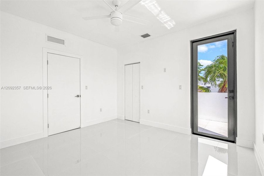 Spacious, unfurnished interior of a new home in , Miami (Image 16).