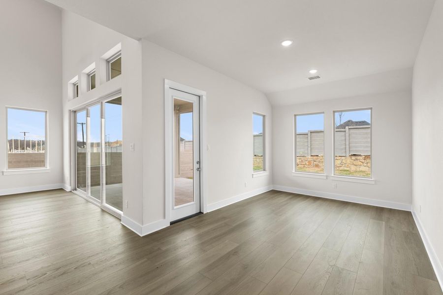 Spacious, unfurnished interior of a new home in Painted Tree, McKinney (Image 17). Spacious, unfurnished interior of a new home in Painted Tree, McKinney (Image 17).