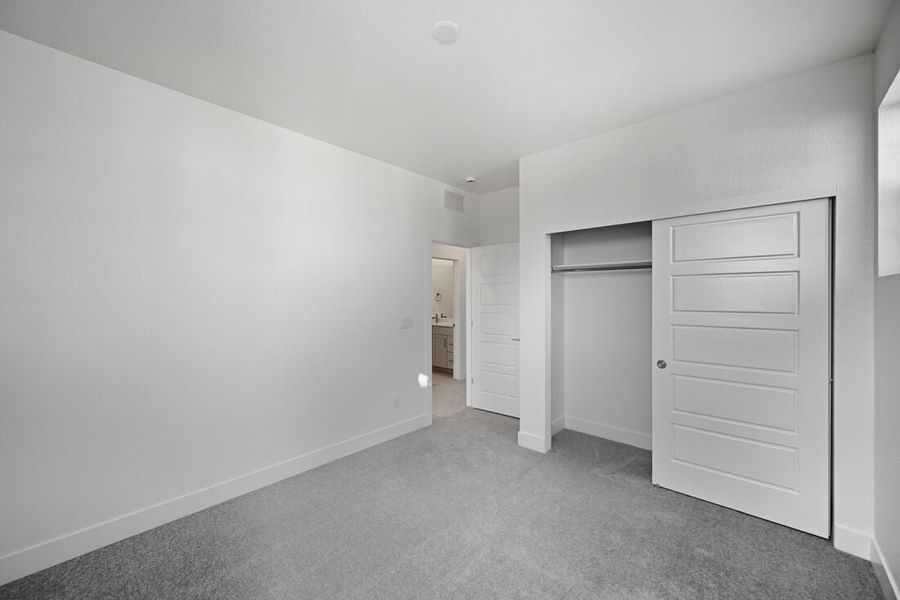 Spacious, unfurnished interior of a new home in Trailstone, Arvada (Image 37).