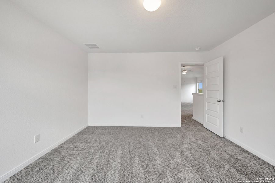 Spacious, unfurnished interior of a new home in Paloma Park, Converse (Image 46).