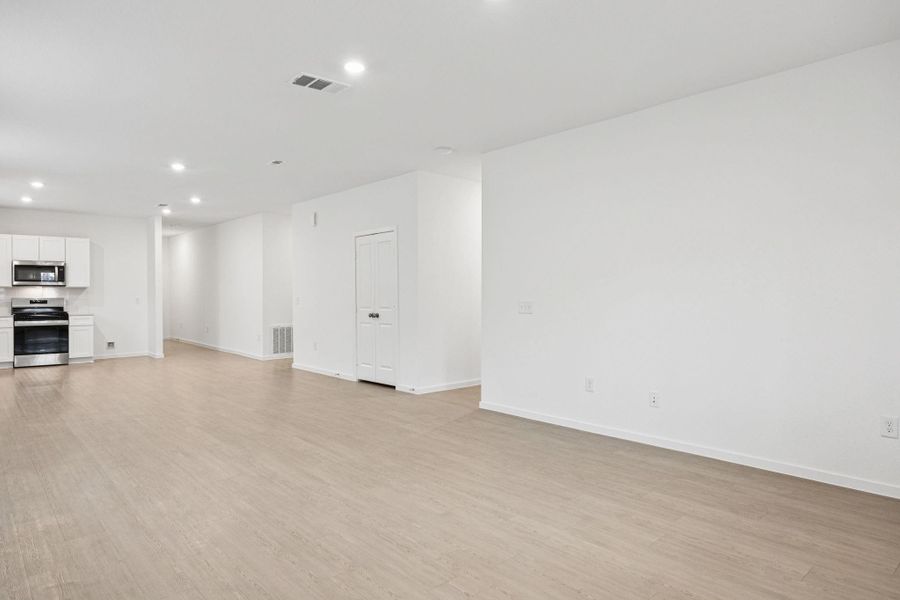 Spacious, unfurnished interior of a new home in Crosby Farms, Crosby (Image 16).