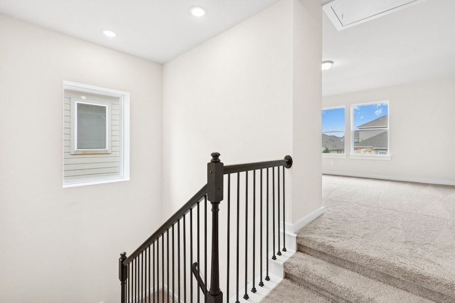 Spacious, unfurnished interior of a new home in University Heights, Round Rock (Image 24).