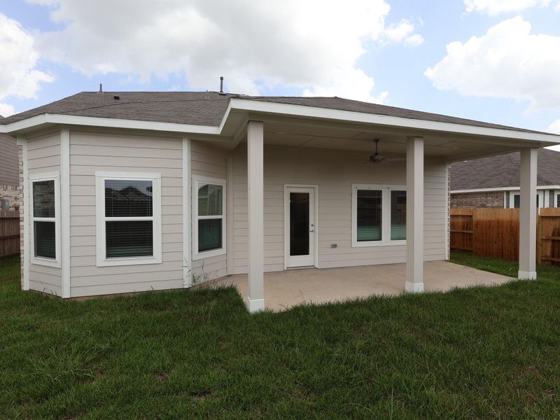 Exterior details and patio area of a home in Miller's Pond, Rosenberg (Image 4).