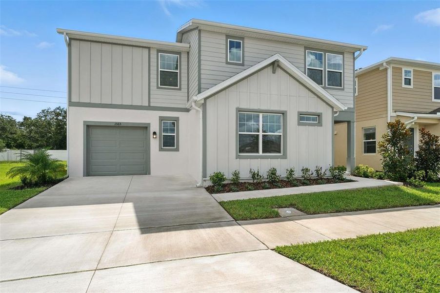 Exterior details and patio area of a home in Amelia Groves, St. Cloud (Image 22).