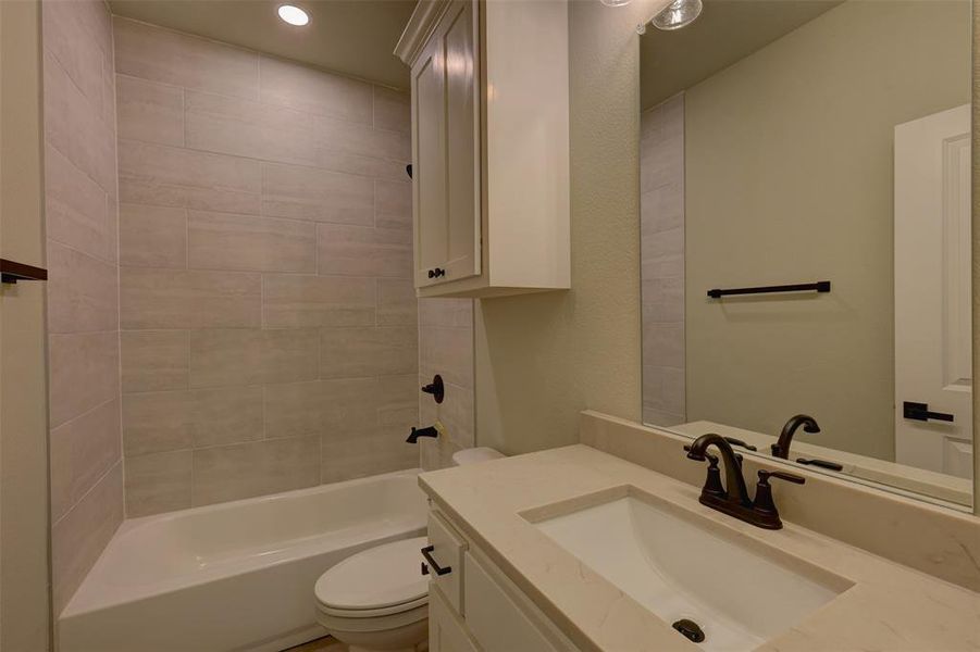 Spacious, unfurnished interior of a new home in , Whitney (Image 18).