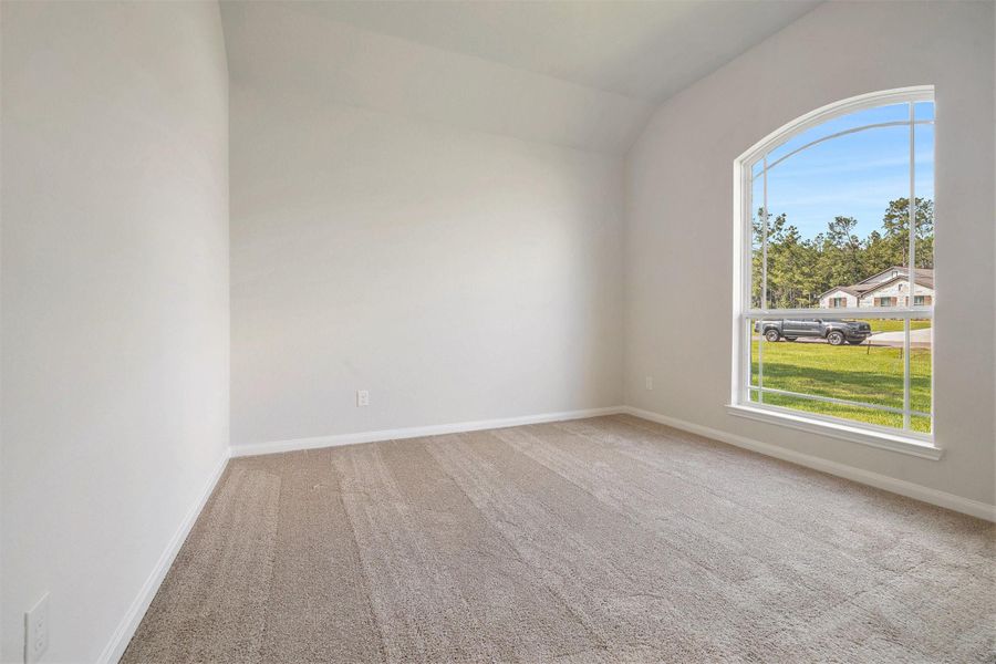 Spacious, unfurnished interior of a new home in Deer Pines, Conroe (Image 9).