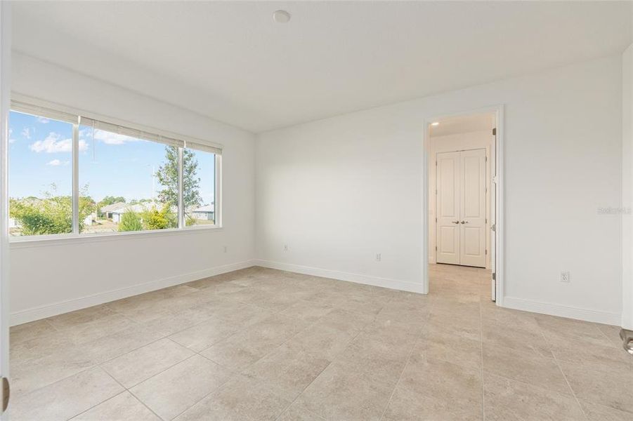 Spacious, unfurnished interior of a new home in , Ocala (Image 31).