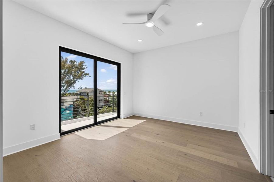 Spacious, unfurnished interior of a new home in , Treasure Island (Image 28).