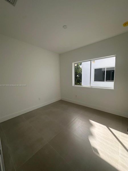 Spacious, unfurnished interior of a new home in , Fort Lauderdale (Image 9).
