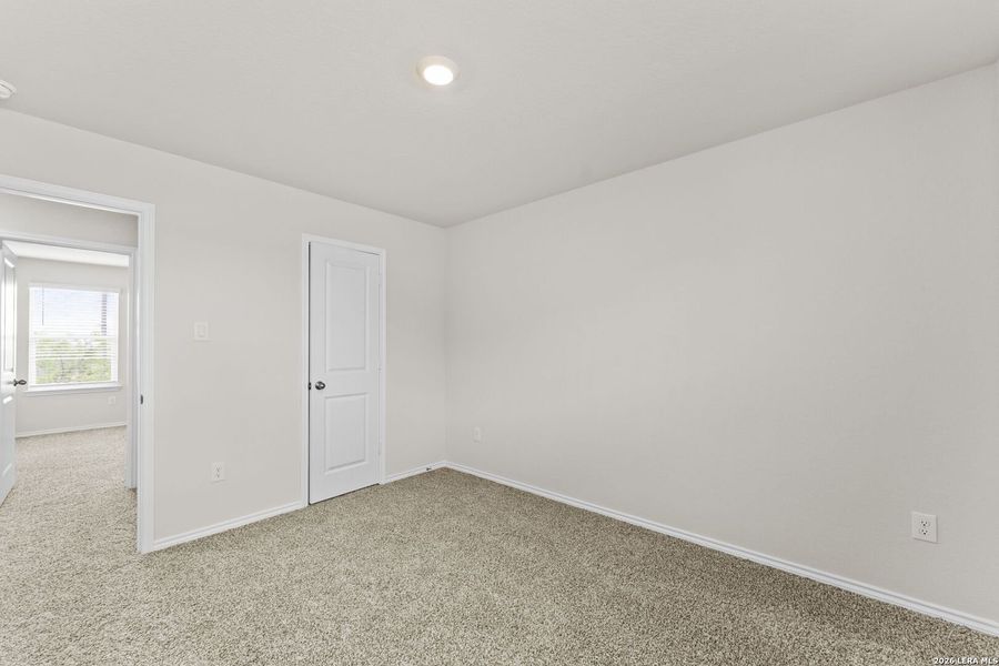 Spacious, unfurnished interior of a new home in Laurel Vistas, San Antonio (Image 33).