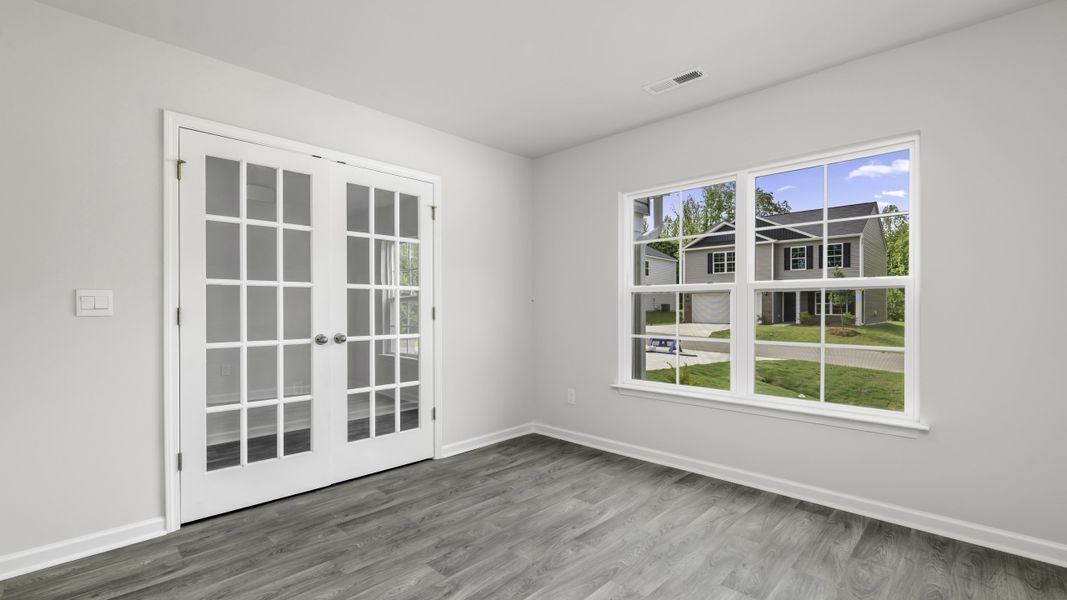 Spacious, unfurnished interior of a new home in Greystone North, Stoneville (Image 11).