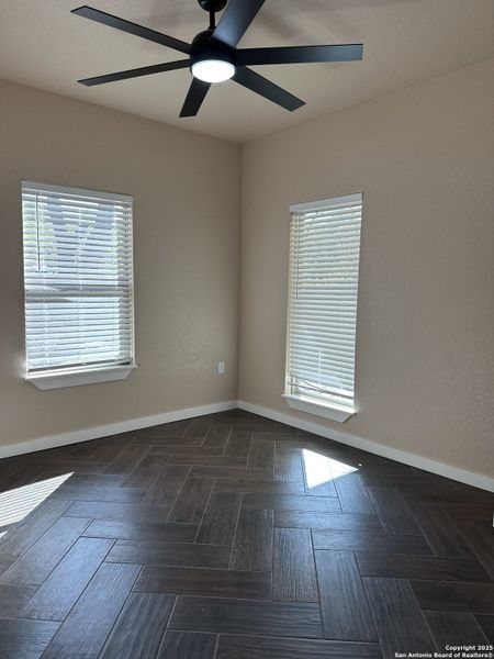 Spacious, unfurnished interior of a new home in , San Antonio (Image 14).