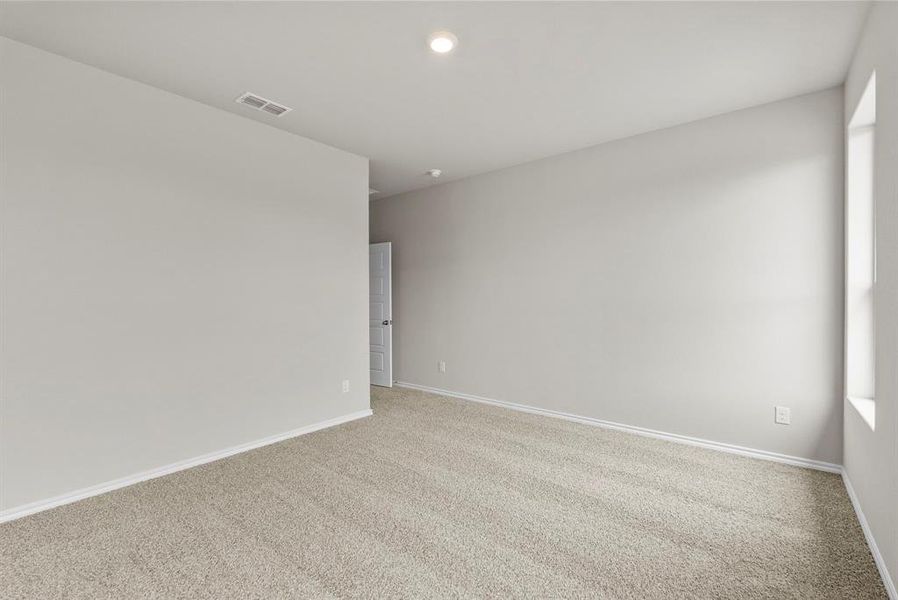 Spacious, unfurnished interior of a new home in Highlands at Chapel Creek, Fort Worth (Image 23).