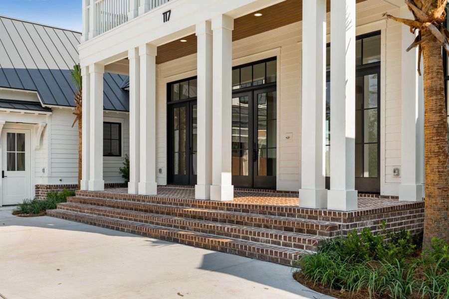 Exterior details and patio area of a home in , Ravenel (Image 4).