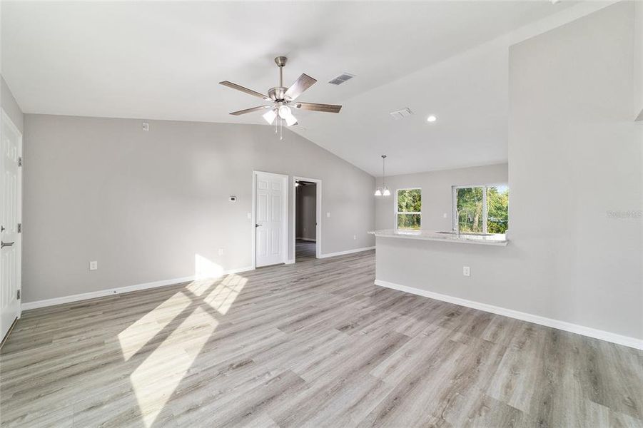 Spacious, unfurnished interior of a new home in , Ocala (Image 17).