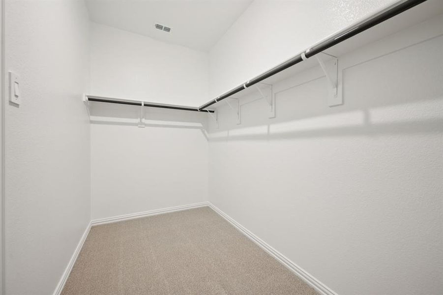 Spacious, unfurnished interior of a new home in Westmoor, Sherman (Image 23).