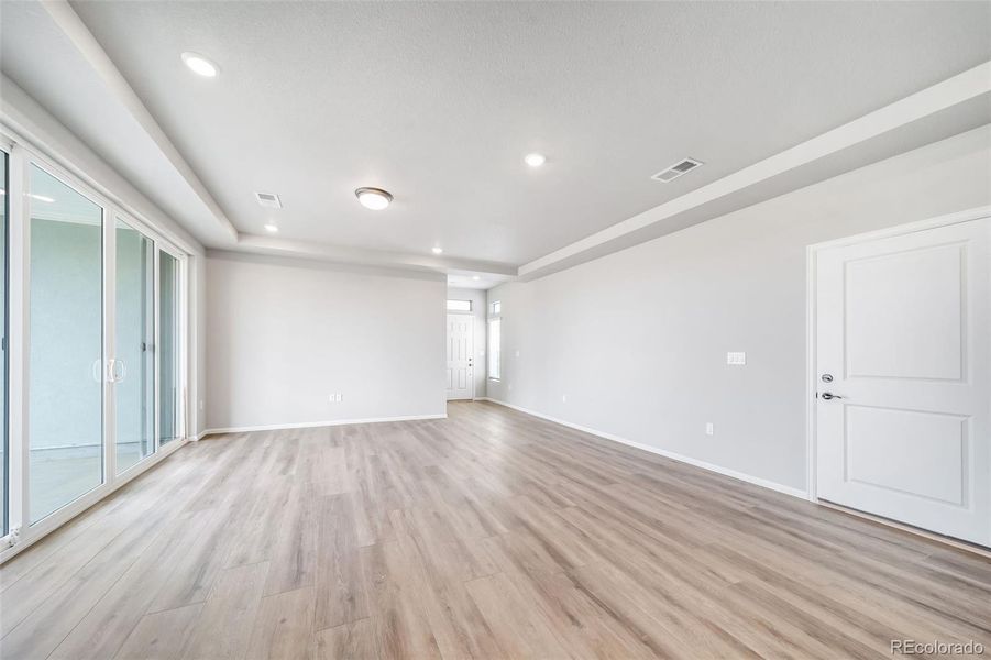 Spacious, unfurnished interior of a new home in , Aurora (Image 13).