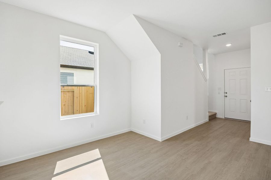 Spacious, unfurnished interior of a new home in Montgomery Bend, Montgomery (Image 14).