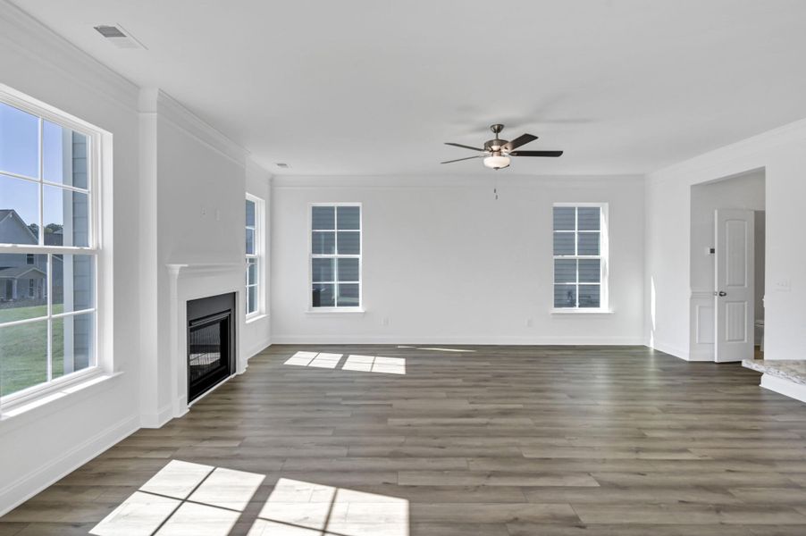 Spacious, unfurnished interior of a new home in Ashton Lakes, Lexington (Image 26).