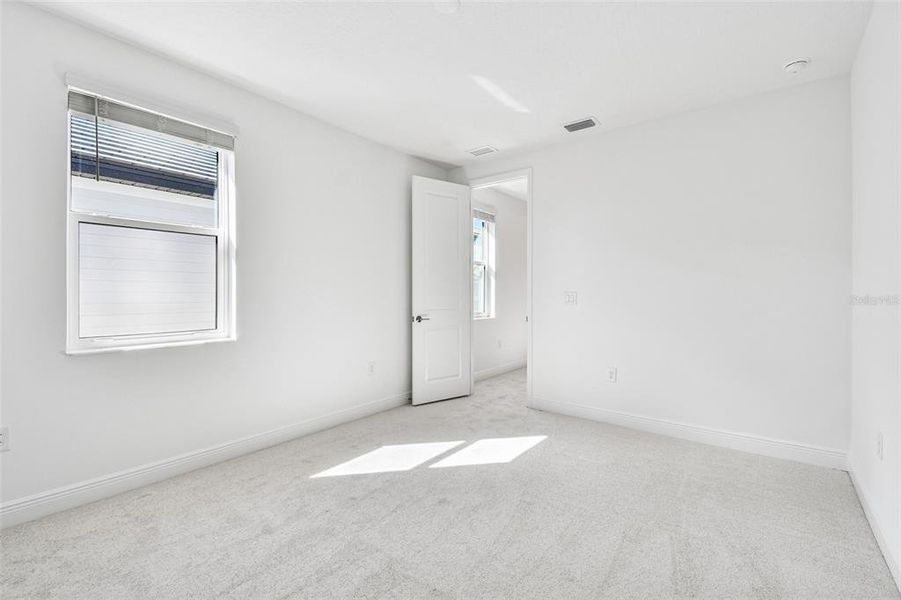 Spacious, unfurnished interior of a new home in Hawkstone, Sarasota (Image 30).