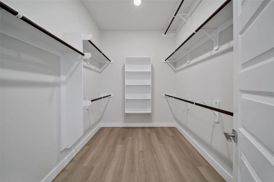 Spacious, unfurnished interior of a new home in Lago Pointe, Seabrook (Image 15).