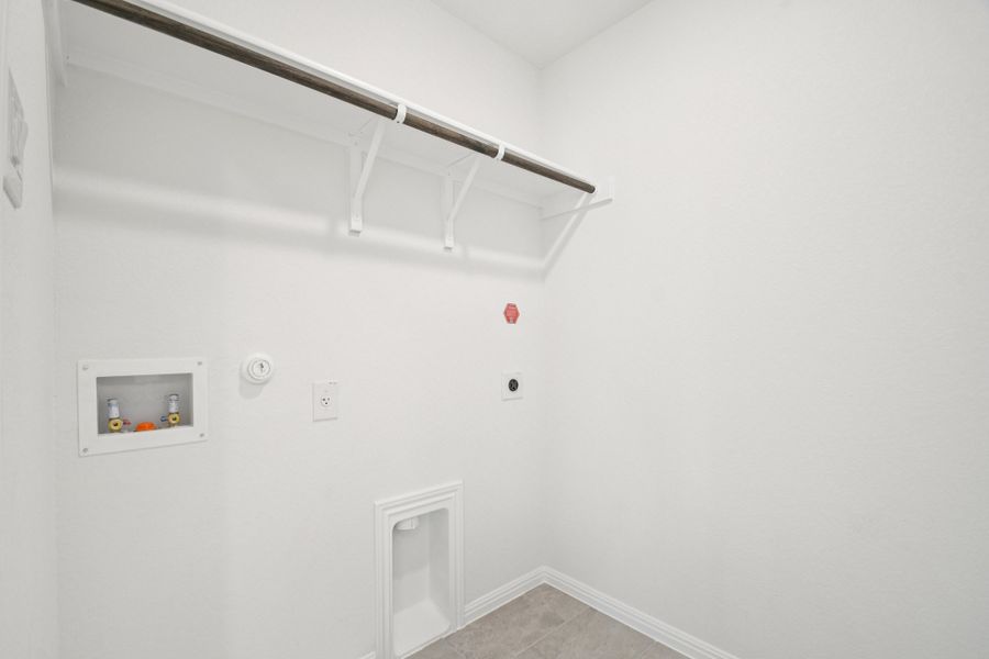 Spacious, unfurnished interior of a new home in Crosswinds, Kyle (Image 26).