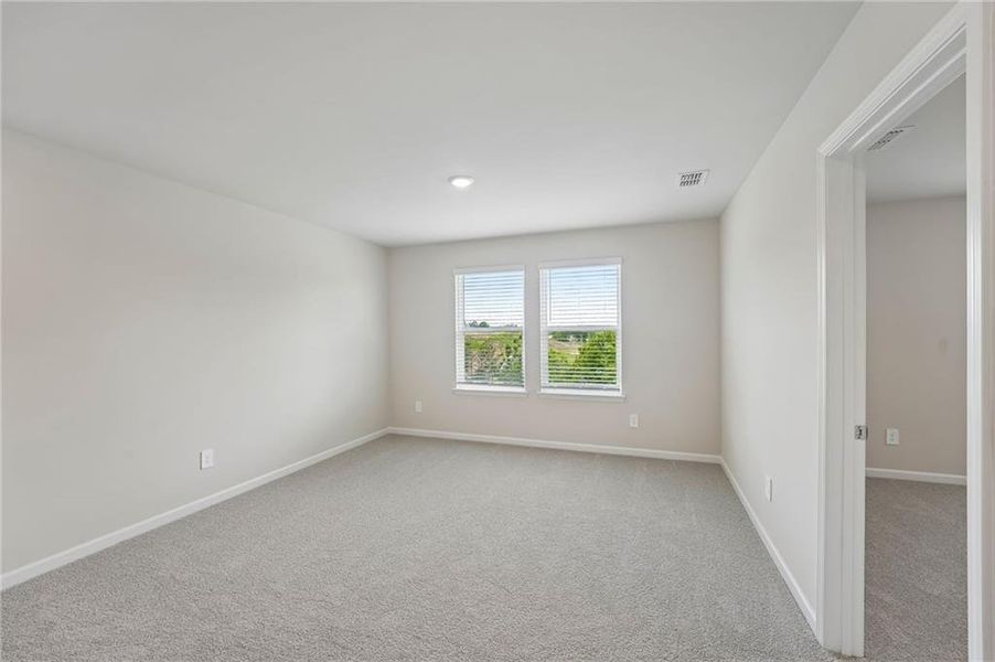 Spacious, unfurnished interior of a new home in Ivey Township, Dallas (Image 66).