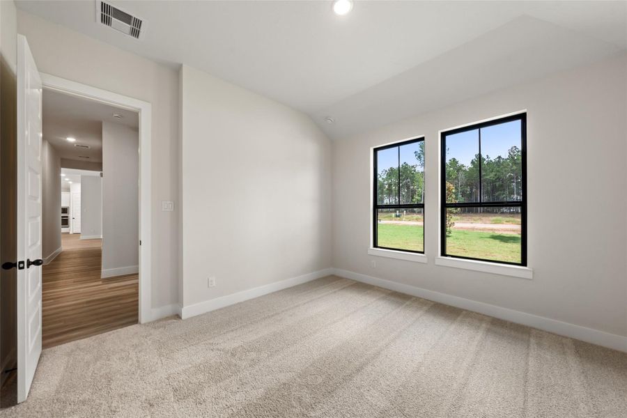 Spacious, unfurnished interior of a new home in Deer Pines, Conroe (Image 33).