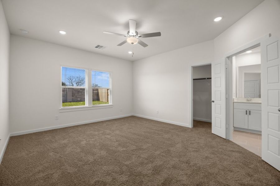 Spacious, unfurnished interior of a new home in Ashland, Houston (Image 21).