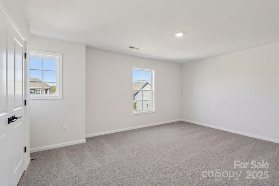 Spacious, unfurnished interior of a new home in Falls Cove, Troutman (Image 30).