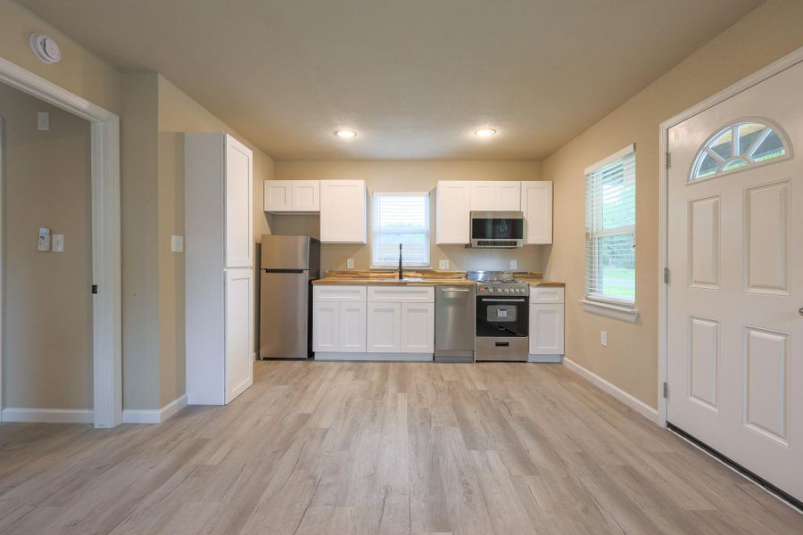 Furnished interior view inside a new home in , Baytown (Image 5).