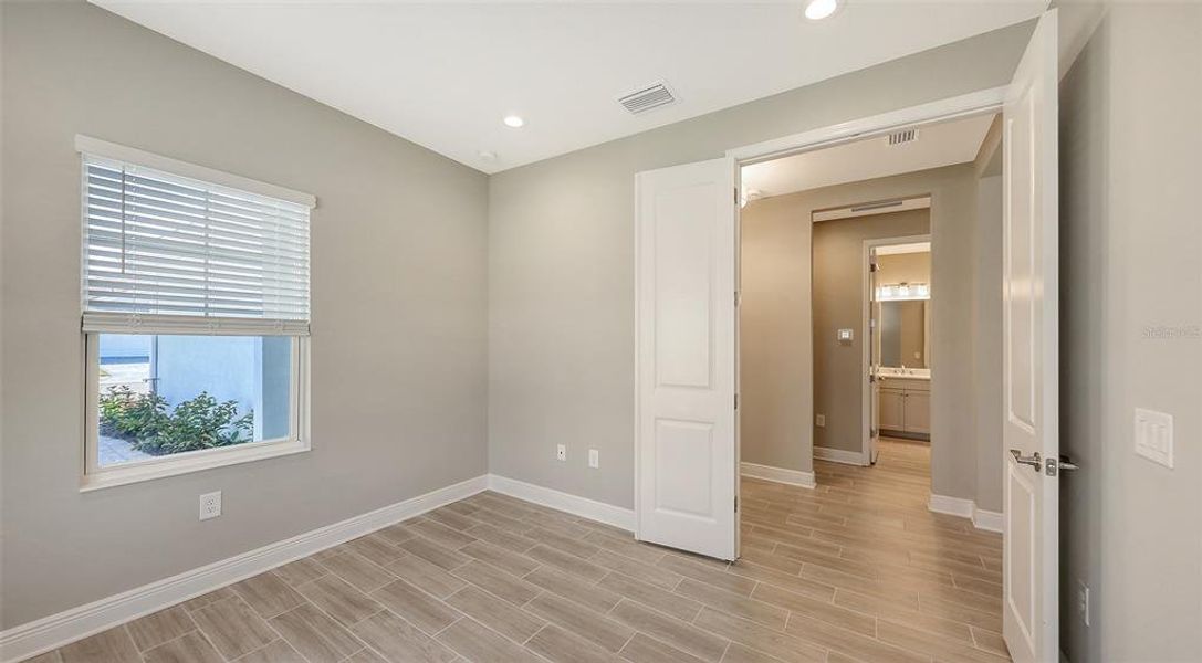 Spacious, unfurnished interior of a new home in , Venice (Image 18).