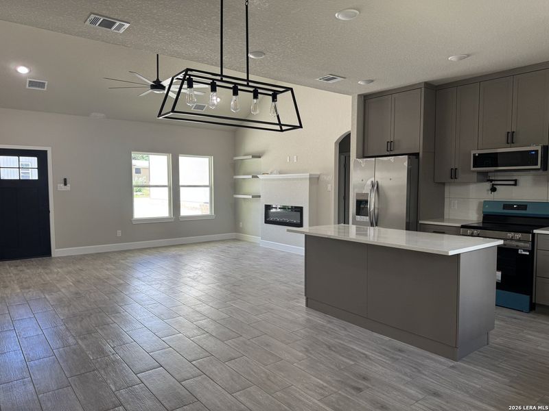 Spacious, unfurnished interior of a new home in , Spring Branch (Image 28).