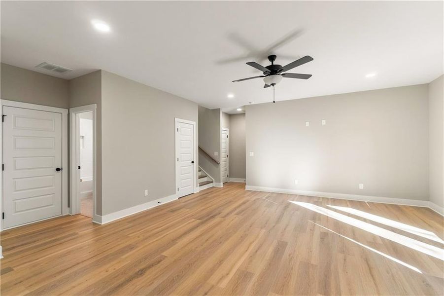 Spacious, unfurnished interior of a new home in , Jasper (Image 33).