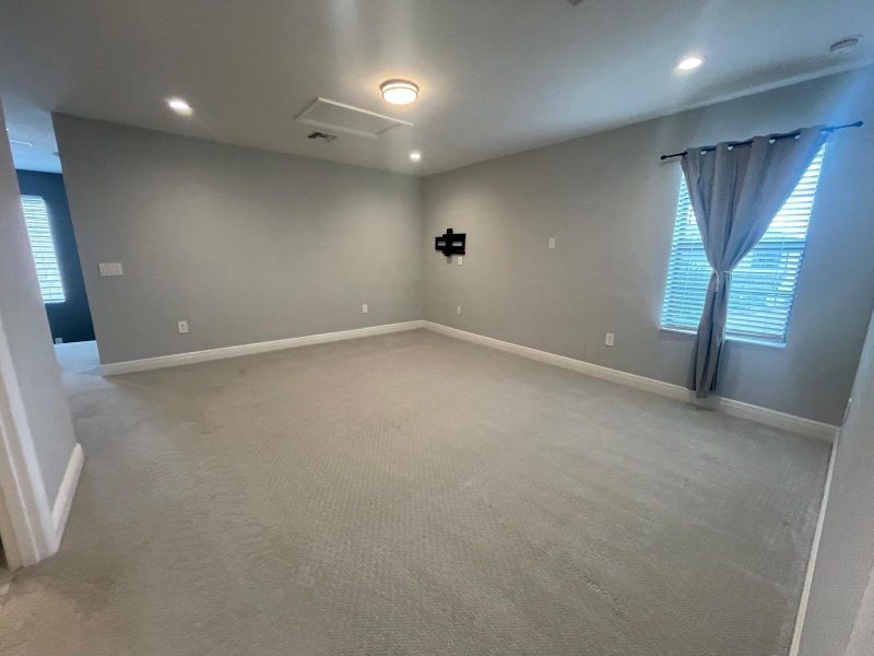 Spacious, unfurnished interior of a new home in , Naples (Image 11).