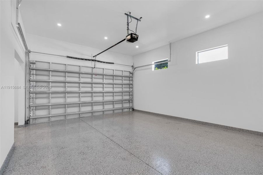 Spacious, unfurnished interior of a new home in , Coral Gables (Image 24).