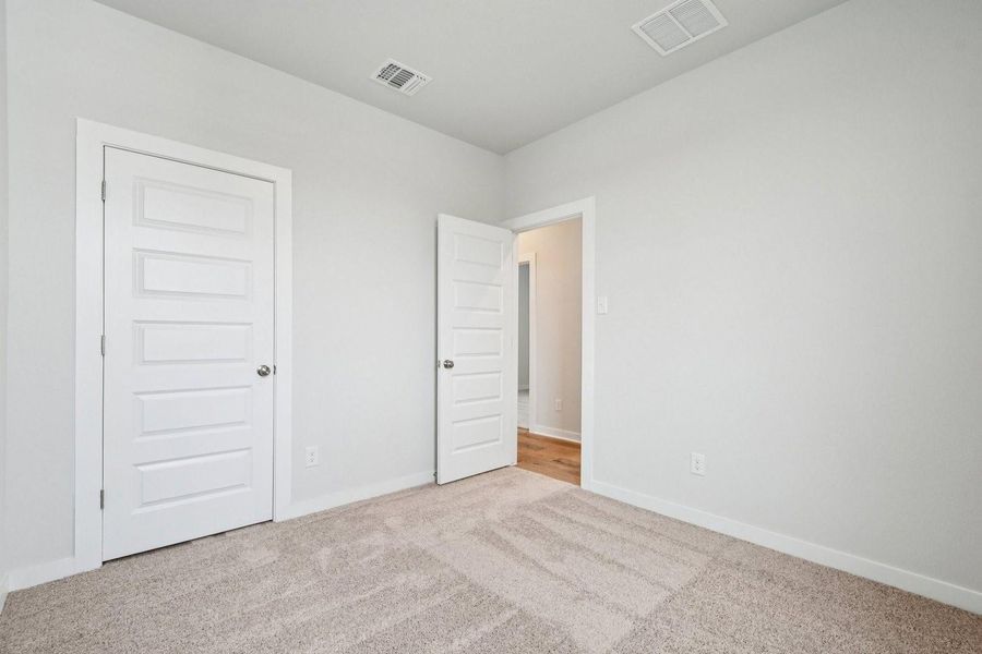 Spacious, unfurnished interior of a new home in Eastwood at Sonterra, Jarrell (Image 14).