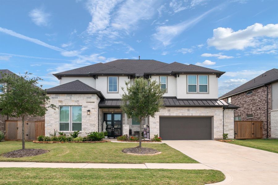Front exterior of a new home in Trillium 60′, Richmond, TX, highlighting curb appeal (Image 1).