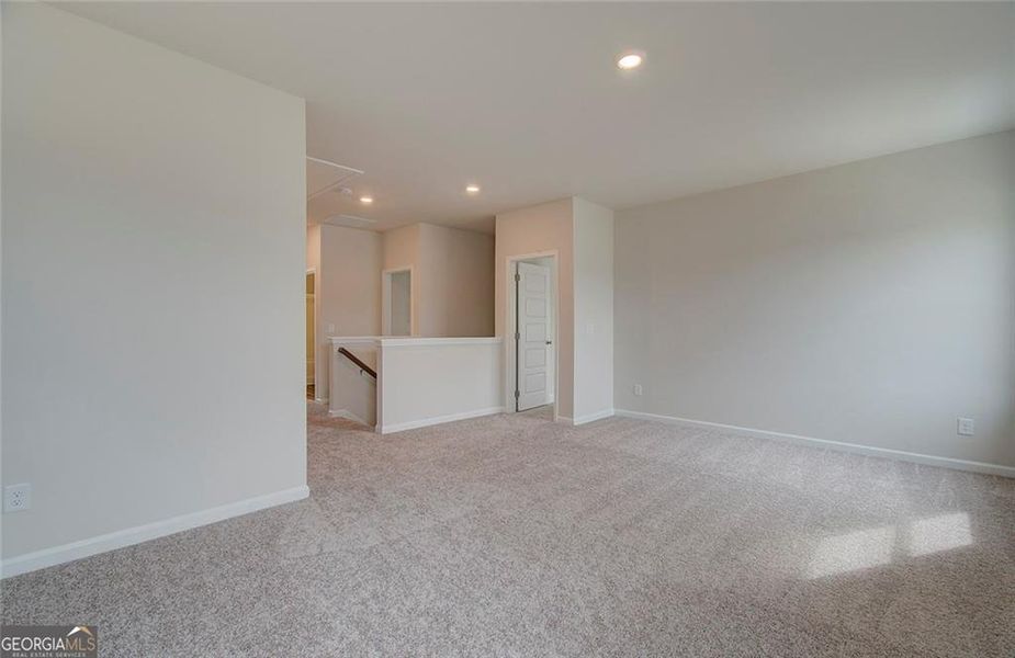 Spacious, unfurnished interior of a new home in Ponderosa Farms Manor, Gainesville (Image 42).