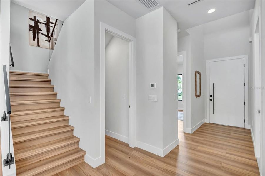 Spacious, unfurnished interior of a new home in , Tampa (Image 22).