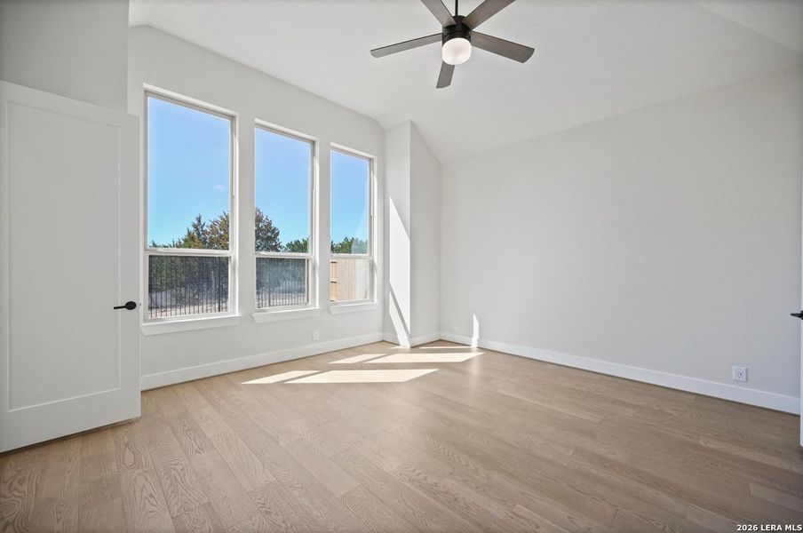 Spacious, unfurnished interior of a new home in Meyer Ranch, New Braunfels (Image 14).