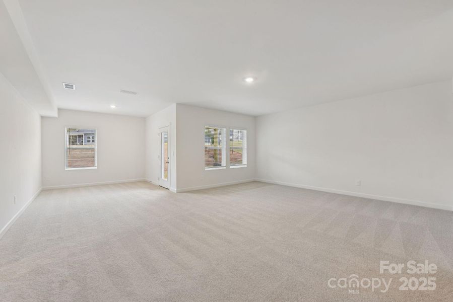 Spacious, unfurnished interior of a new home in Brighton Springs, York (Image 15).