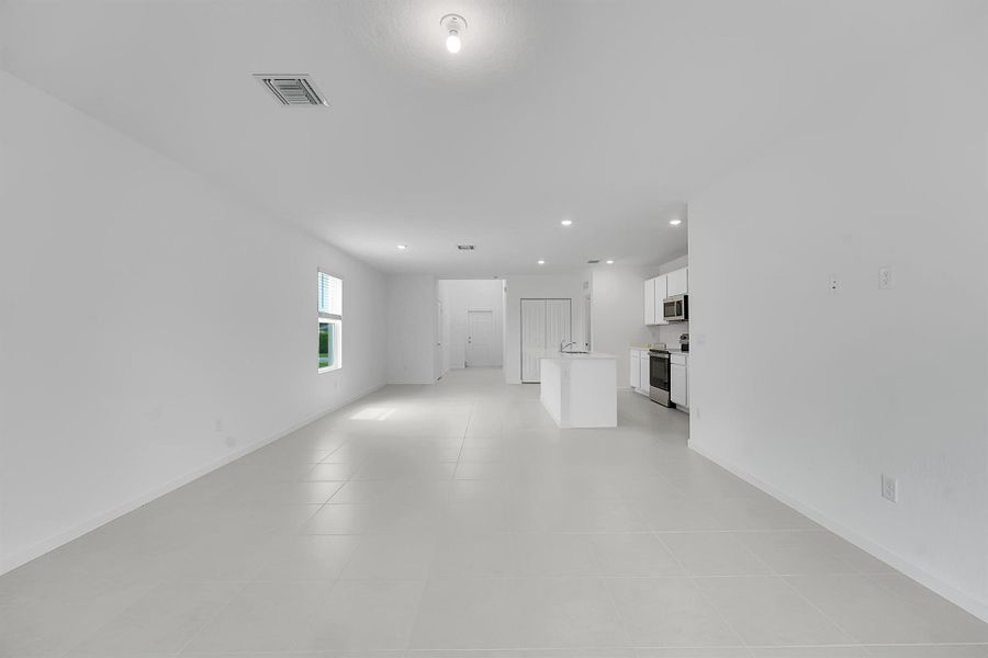 Spacious, unfurnished interior of a new home in Bent Creek: The Meadows Collection, Fort Pierce (Image 12).