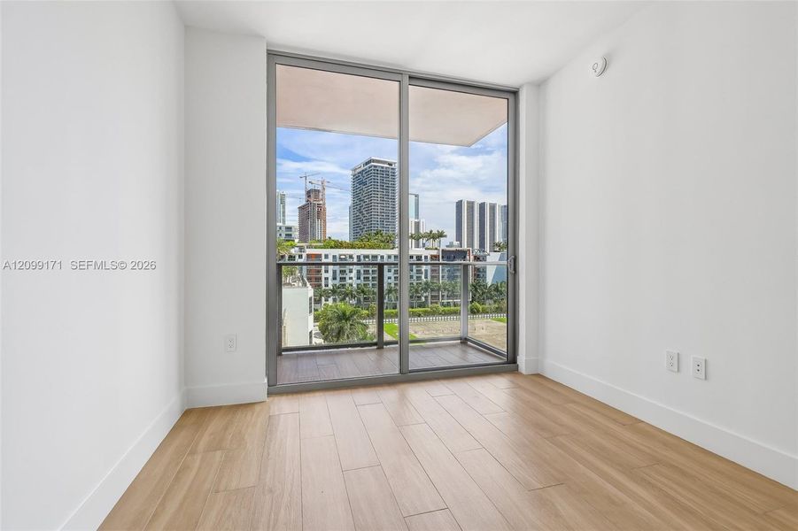 Spacious, unfurnished interior of a new home in , Miami (Image 17).