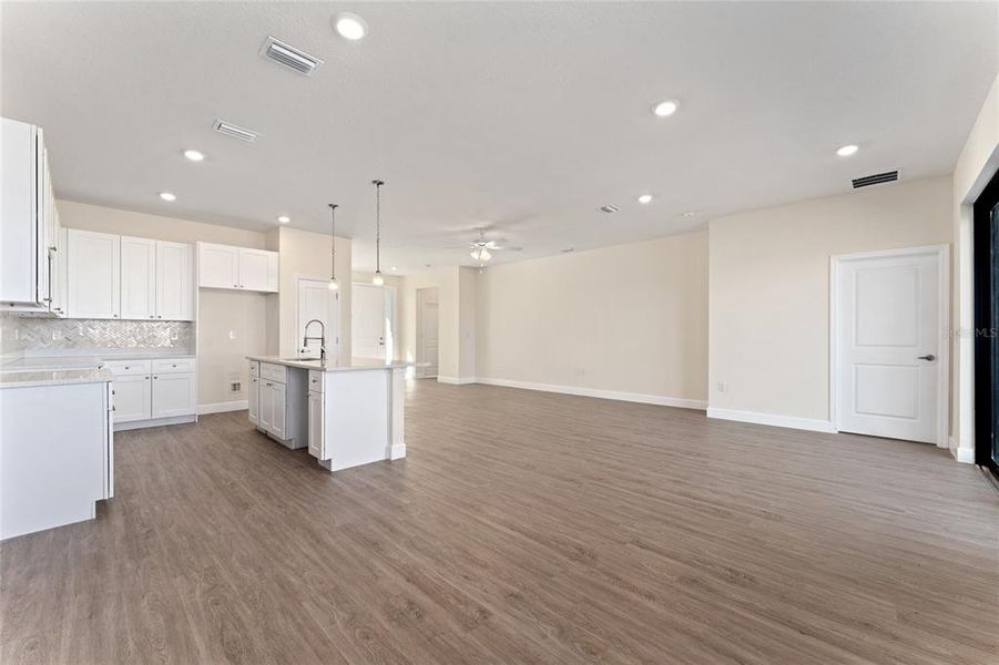 Spacious, unfurnished interior of a new home in , Palm Bay (Image 14).