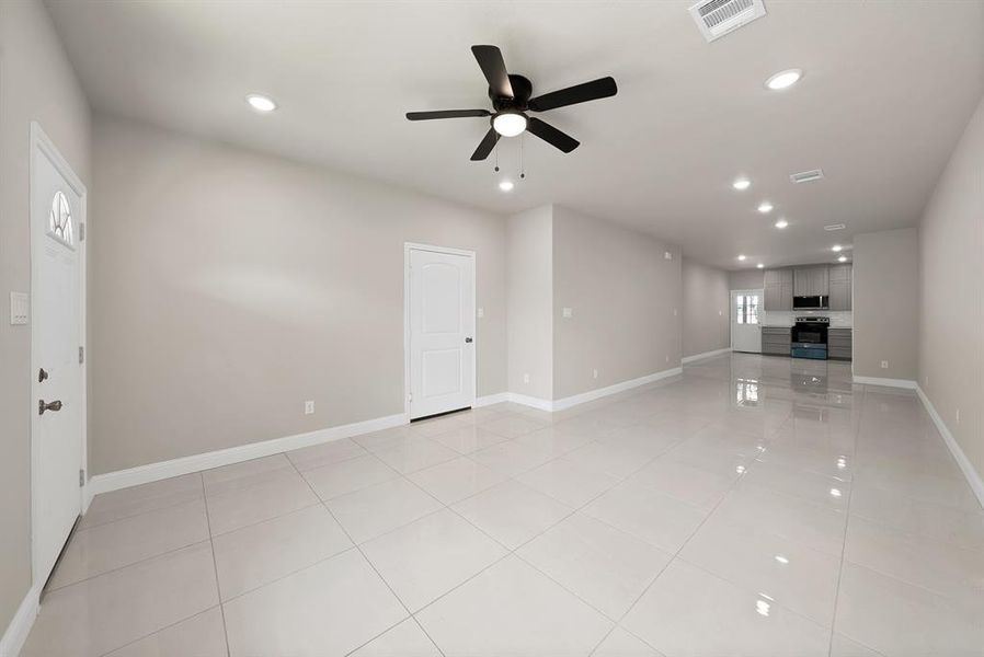 Spacious, unfurnished interior of a new home in , Cleburne (Image 27).